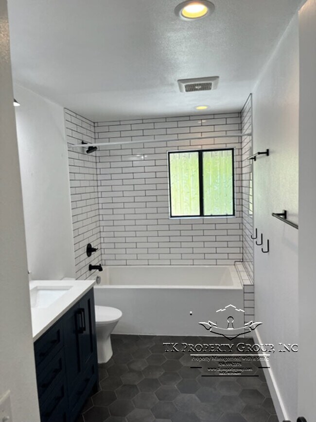 Building Photo - 13285 Sugarbush Ct