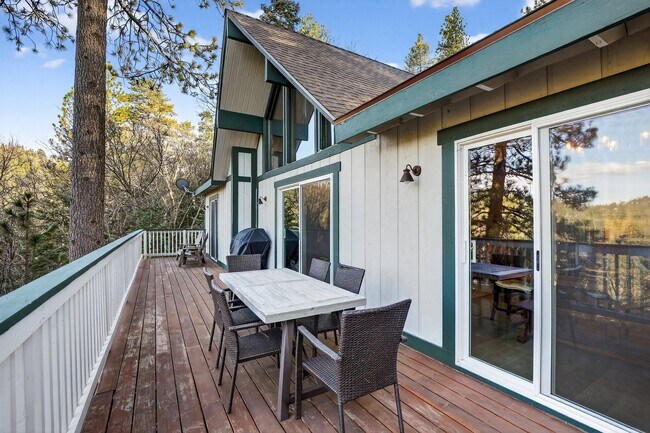 Building Photo - 26633 Thunderbird Dr