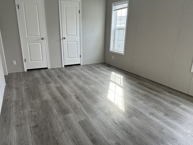 Building Photo - 357 English Oak Ln