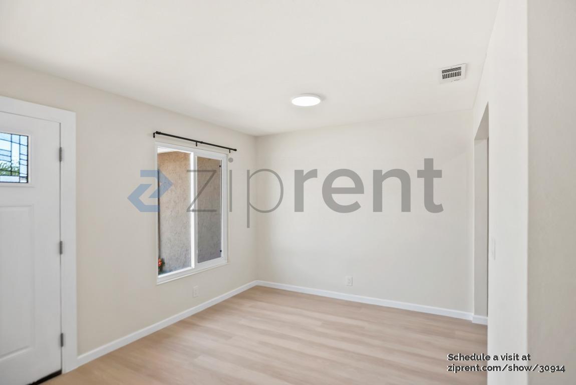 Building Photo - 2675 Phillips Ave