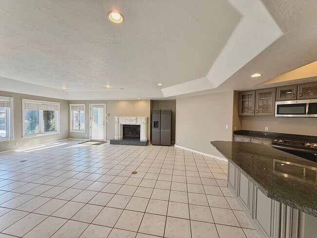 Building Photo - Garden Level in Luxury Home Available Now