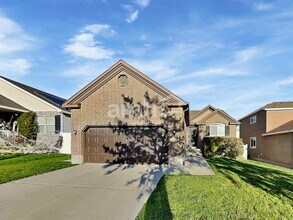 Building Photo - 8359 Sawtooth Oak Dr