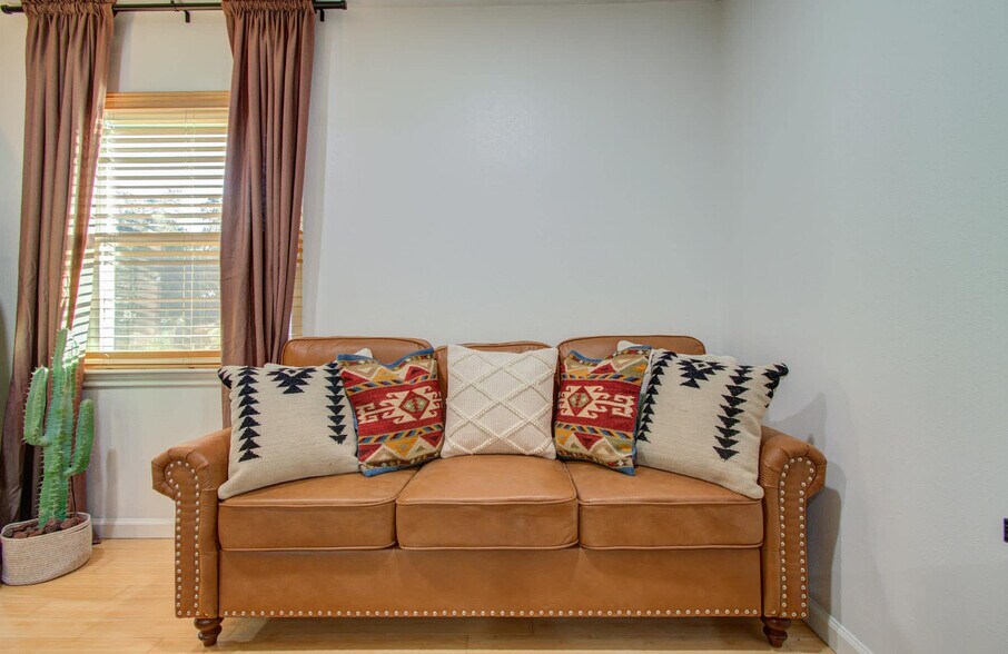 Primary Photo - 9614 Springmont Dr