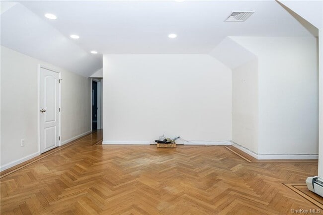 Building Photo - 89 Ridgewood Ave