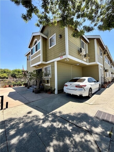 Building Photo - 3250 Andrita St