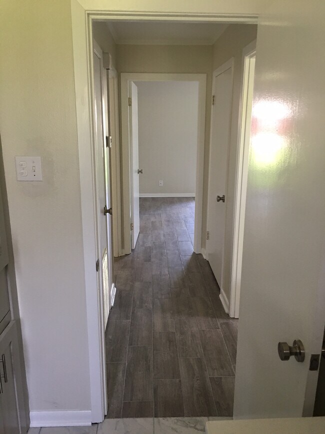 Building Photo - 2404 Spencer Ave