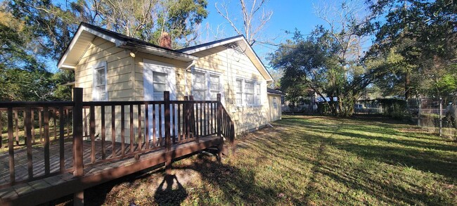 Building Photo - 9040 Jackson Ave