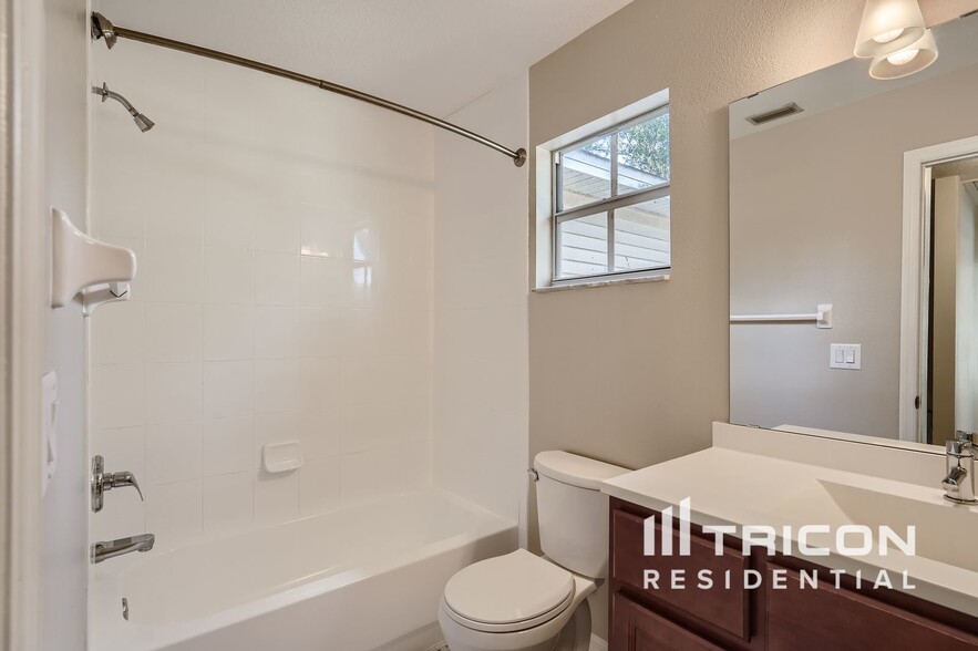 Building Photo - 22127 Rosewall Ct