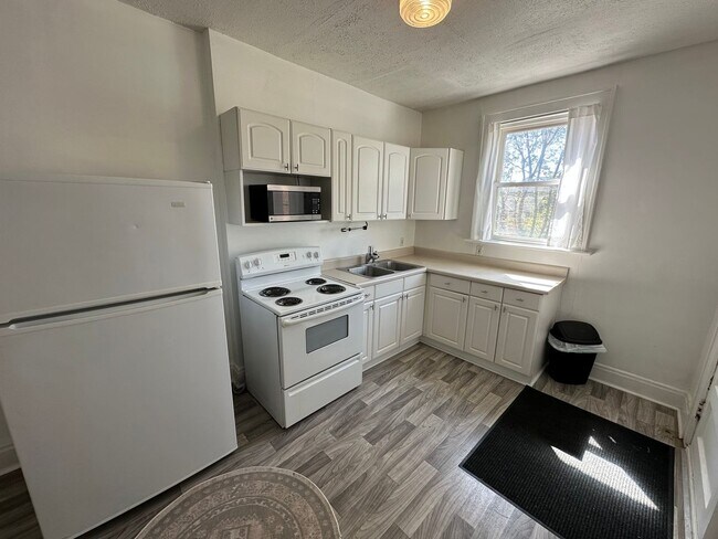 Building Photo - Thurman Ave 273-275 WAG