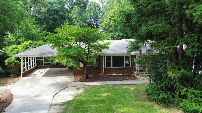 Building Photo - 3457 Dale Ln SW