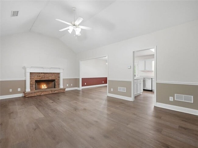 Building Photo - 166 Cove Hill