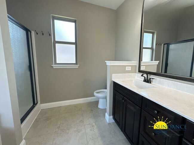 Building Photo - 438 Bay Oaks Dr