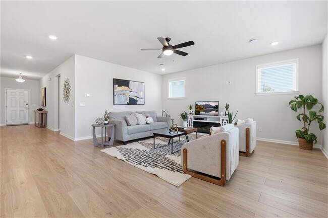 Building Photo - 8820 Shipton Cir
