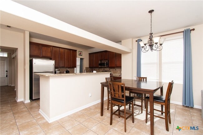 Building Photo - 421 Shadow Point