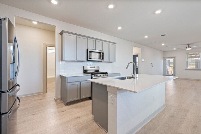 Building Photo - Modern comfort meets Austin flavor, 3-bed gem in Northeast ATX!