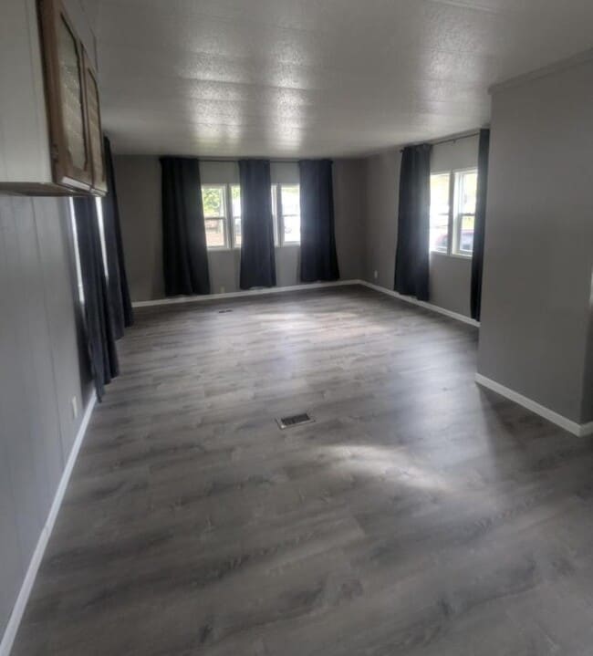 Building Photo - 10749 E Pickard St