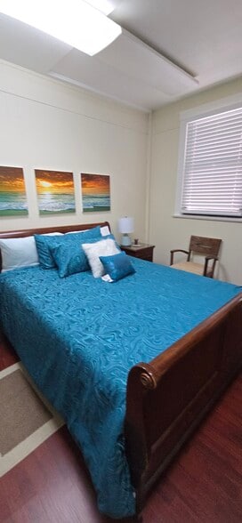 Building Photo - 1447 Lincoln Way