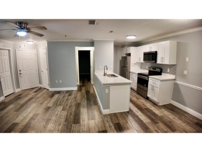Building Photo - 2 Bedroom Condo in the Landings