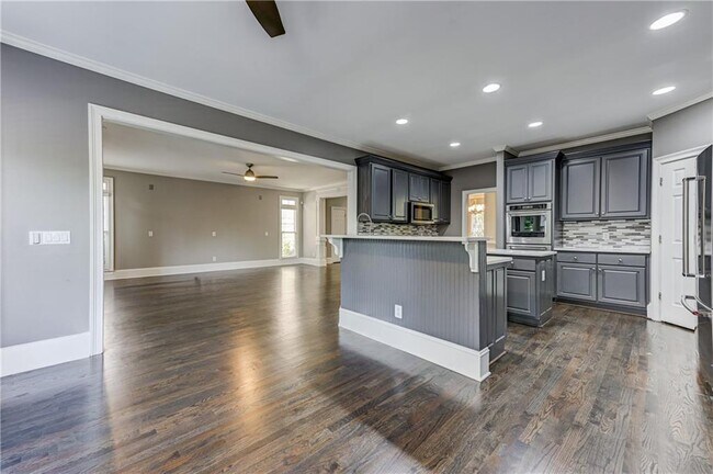 Building Photo - 2745 Lenox Rd NE