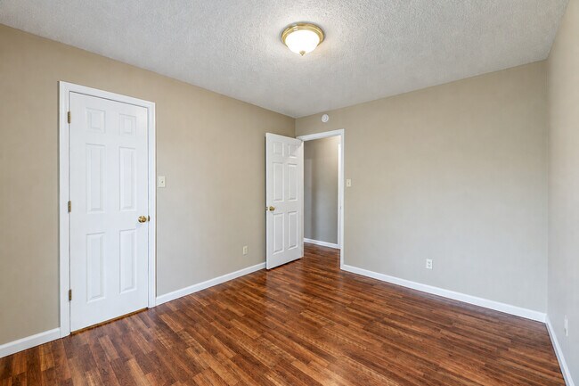 Building Photo - 317 Headrickview Dr