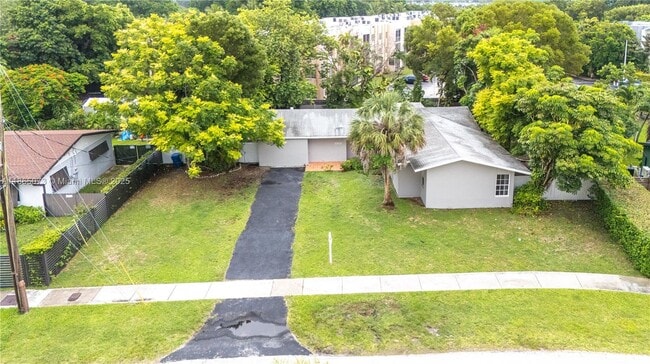 Building Photo - 15831 Palmetto Club Dr