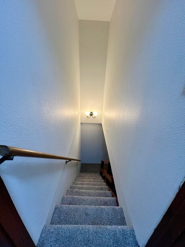 Building Photo - Waves Rd *