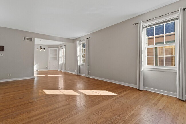 Building Photo - 4918 N Berkeley Blvd