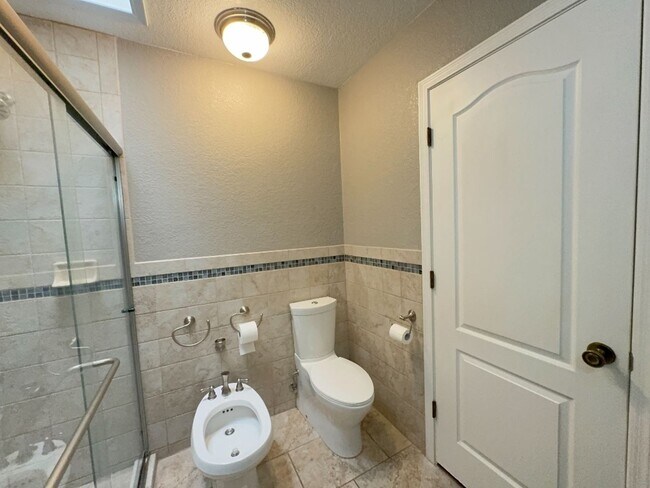 Building Photo - Very Nice 4 Bedroom House