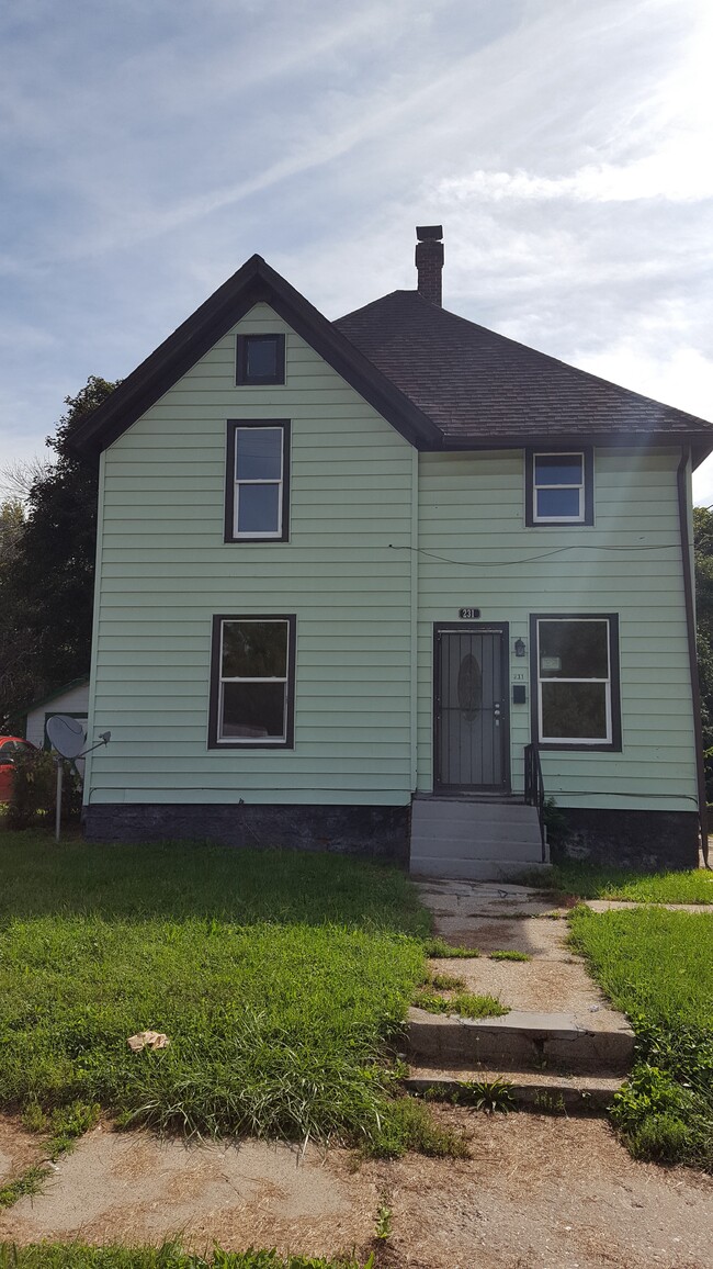 Building Photo - 231 Forest Ave
