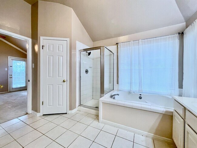 Building Photo - 1725 Dapplegrey Ln
