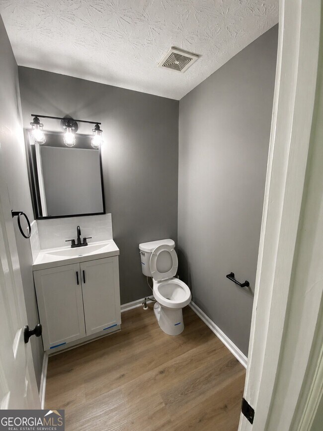 Building Photo - 6506 Chestnut Lake Crossing