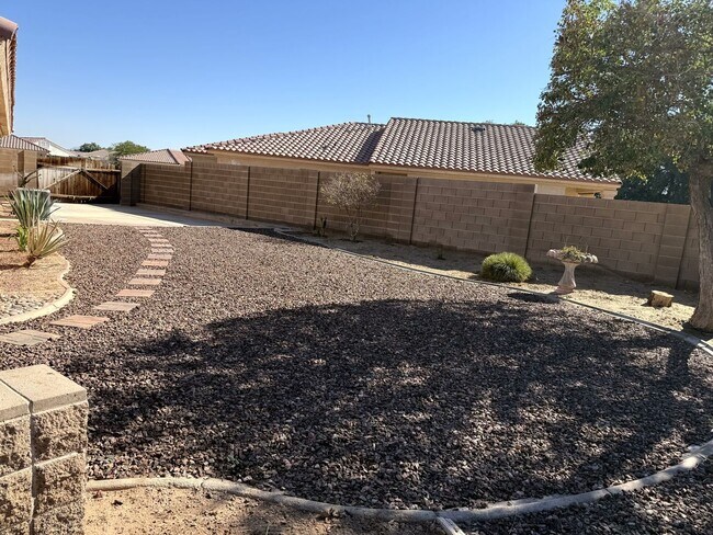 Building Photo - Awesome rental available!