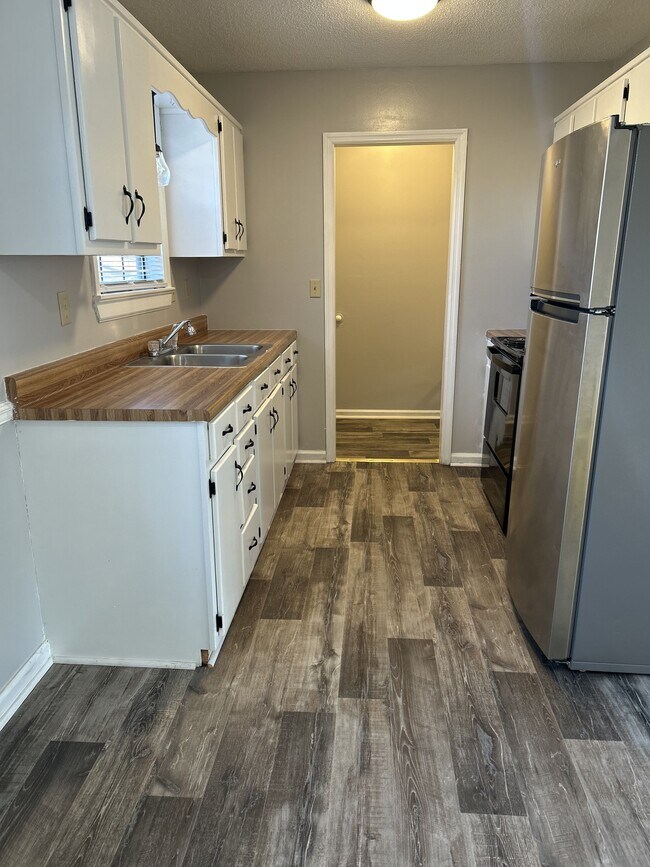 Building Photo - 301 Autumn Ave