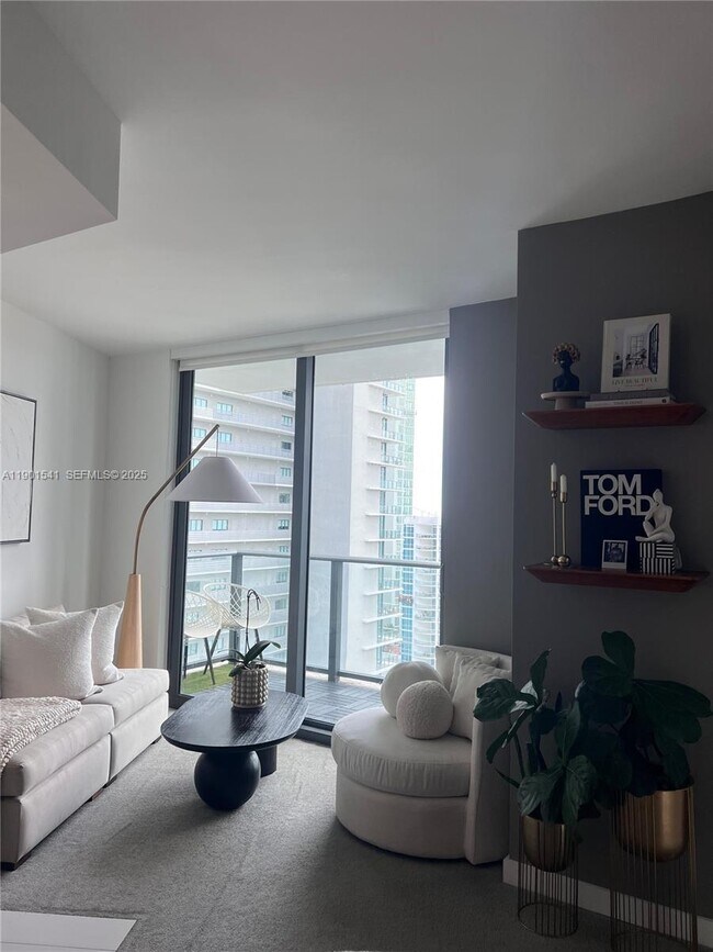 Building Photo - 501 NE 31st St