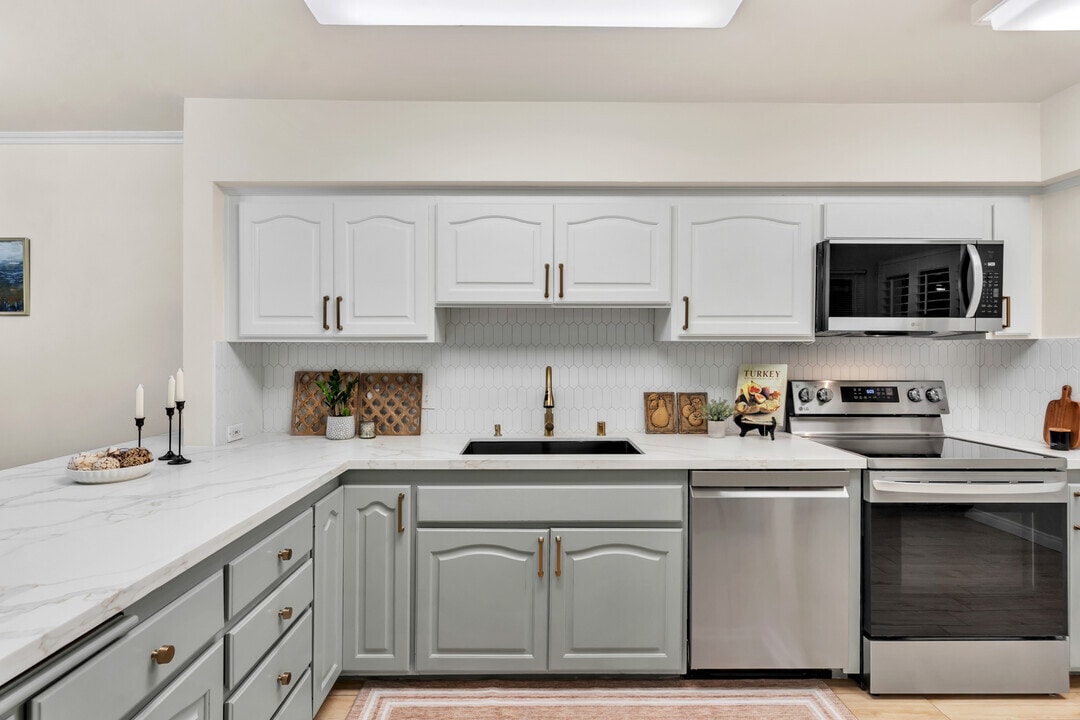 Stainless Steel Appliances - 2600 Torrey Pines Rd