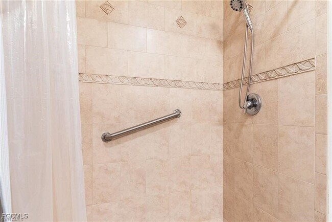 Building Photo - 5560 Longleaf Dr