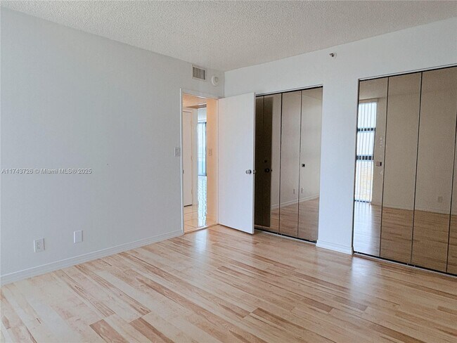 Building Photo - 20355 NE 34th Ct