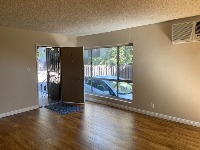 Interior Photo - Montrose, 3104