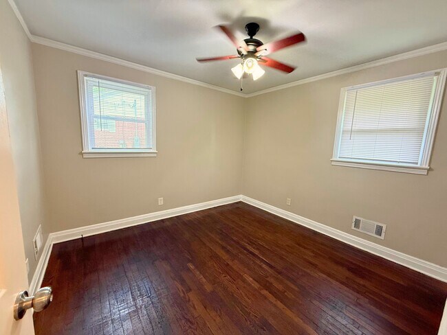 Building Photo - 12 Templewood Dr