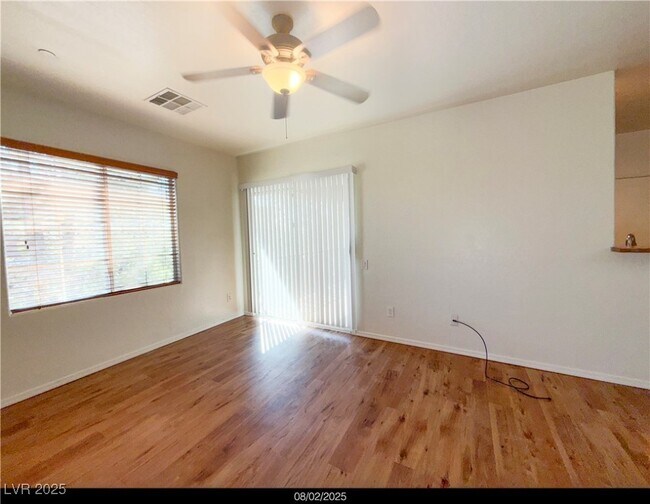 Building Photo - 6868 Sky Pointe Dr