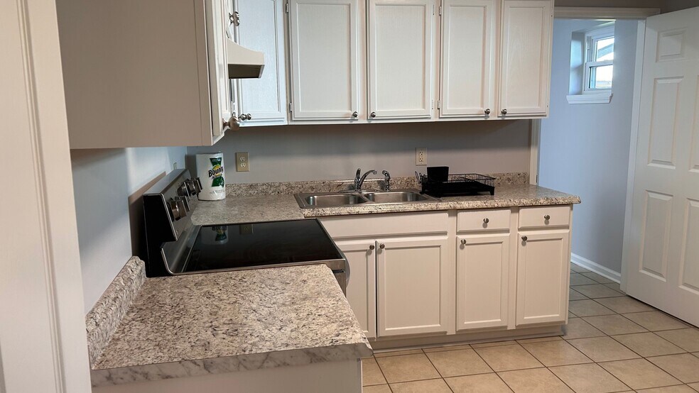 Building Photo - 2523 Law St