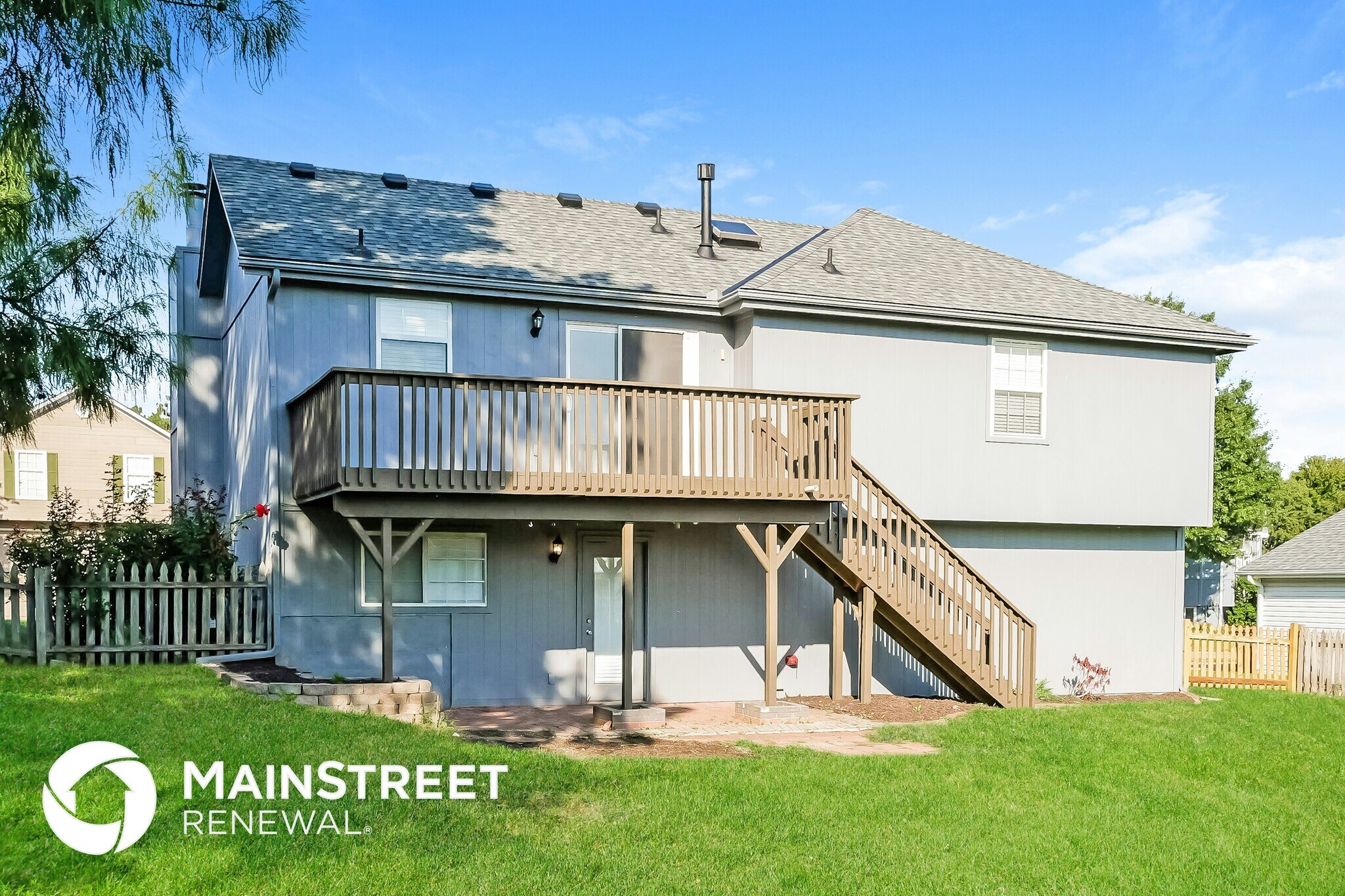 Building Photo - 421 SW Hamilton Ln