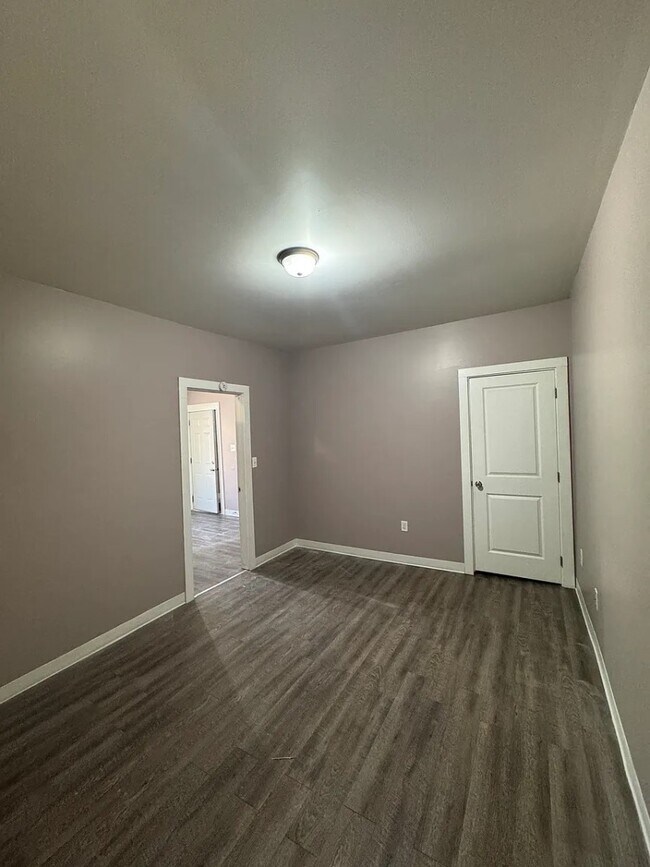 Building Photo - 511 Crouse St