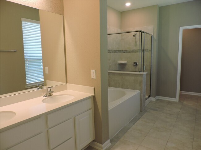 Building Photo - 1102 Upton Ct
