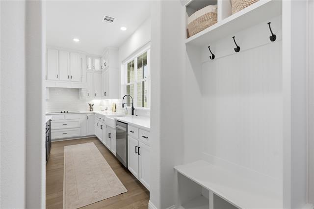 Building Photo - 300 Waterview Dr