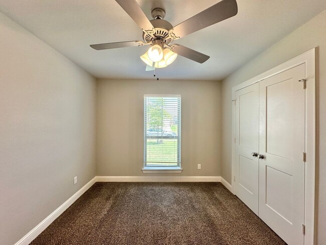 Building Photo - Available Now! Beautiful Home in Lindsey C...