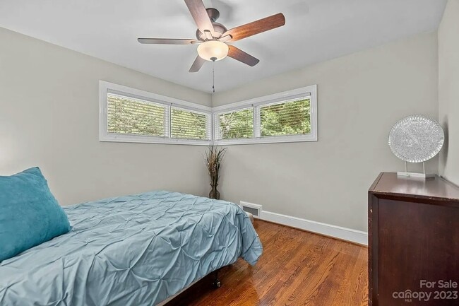 Building Photo - 1030 Dooley Dr