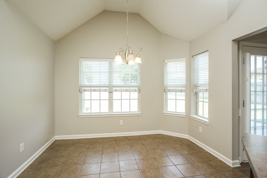 Building Photo - 8332 Pinnacle Dr
