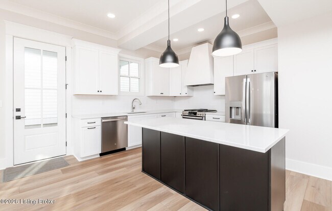 Building Photo - 6100 Passionflower Dr