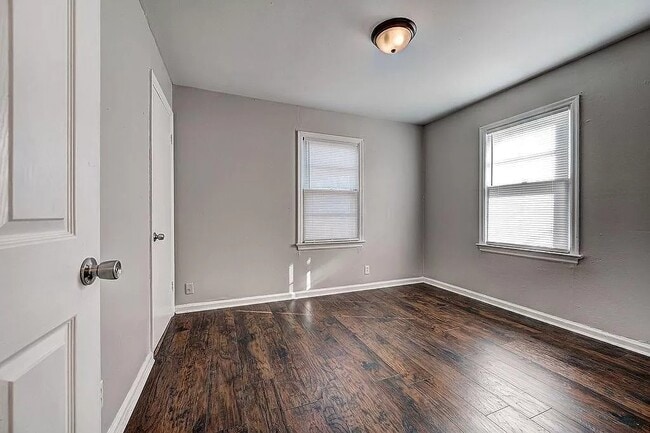 Building Photo - 416 Elm St